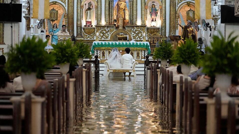 Das Paar hatte die Kirche in Malolos schon vor zwei Jahren gebucht.