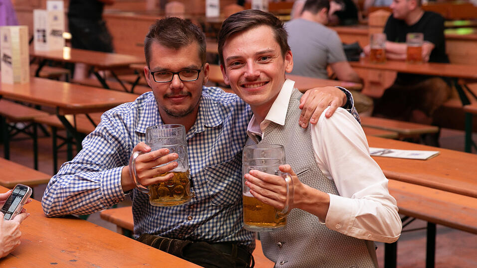 Die Partybilder vom Dienstag, 12. August, aus dem Festzelt Reisinger. Die Partybilder vom Dienstag, 12. August, aus dem Festzelt Reisinger.