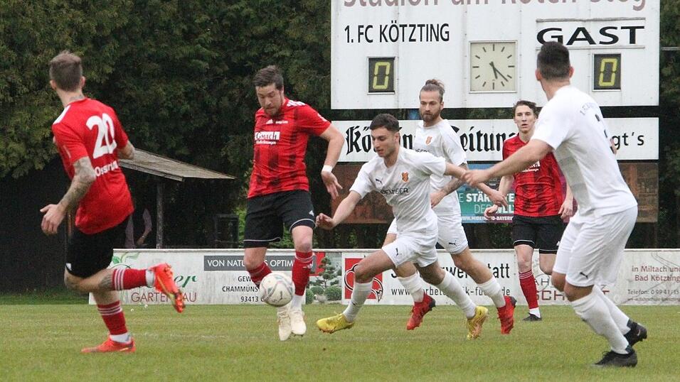 Der 1. FC Bad Kötzting hat sich im Landkreisderby gegen die SpVgg Lam durchgesetzt.