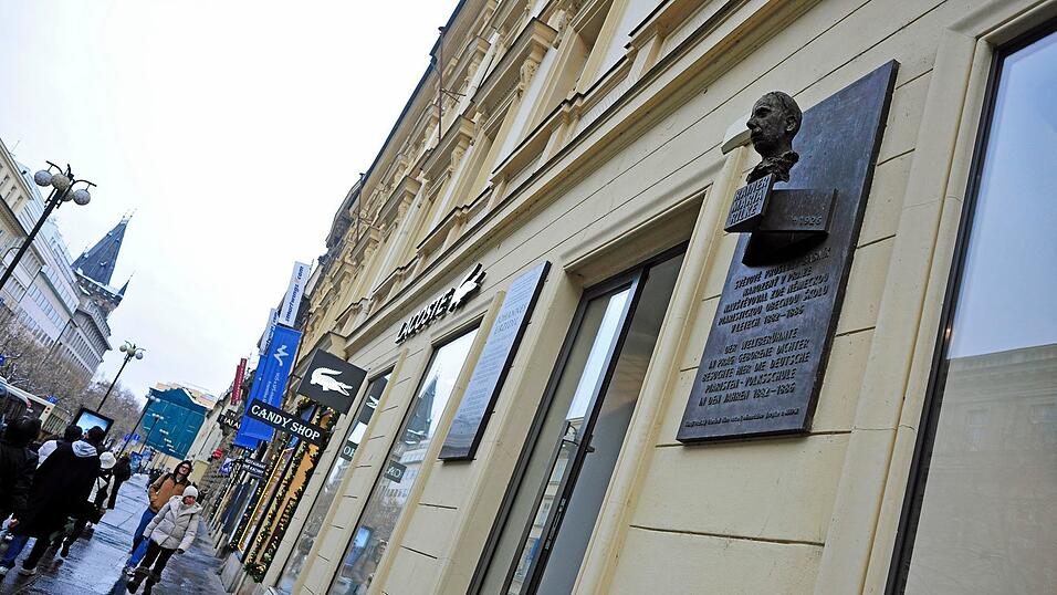 Rilke starb am 29. Dezember 1926 in der Schweiz an einer seltenen Form der Leukämie.