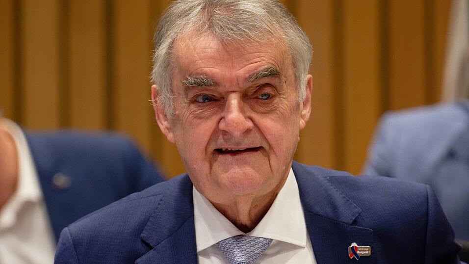 Herbert Reul (CDU) tritt noch einmal als Kandidat für den Landtag an (Archivfoto) Herbert Reul (CDU) tritt noch einmal als Kandidat für den Landtag an (Archivfoto)