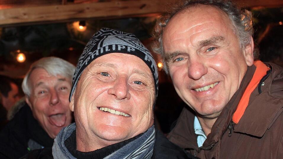 Die Landshuter haben am Freitagabend an der Weihnachtspyramide ausgelassen gefeiert. Die Landshuter haben am Freitagabend an der Weihnachtspyramide ausgelassen gefeiert.