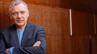 Jan van Aken (65) ist promovierter Biologe und arbeitete von 2004 bis 2006 als Biowaffeninspekteur für die UN. Seit Oktober 2024 ist er Co-Chef der Linken. Jetzt gibt er das Amt ab - aus gesundheitlichen Gründen. Jan van Aken (65) ist promovierter Biologe und arbeitete von 2004 bis 2006 als Biowaffeninspekteur für die UN. Seit Oktober 2024 ist er Co-Chef der Linken. Jetzt gibt er das Amt ab - aus gesundheitlichen Gründen.