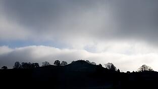 Die zweite Wochenhälfte bringt den Menschen in Bayern Nebel und Glätte. (Symbolbild)