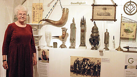 Museumsleiterin Barbara Michal vor einer Wand der Sonderausstellung „Miteinander“. Diese Schau zum Wesen der Vereine wurde im vergangenen Jahr eröffnet. Museumsleiterin Barbara Michal vor einer Wand der Sonderausstellung „Miteinander“. Diese Schau zum Wesen der Vereine wurde im vergangenen Jahr eröffnet.