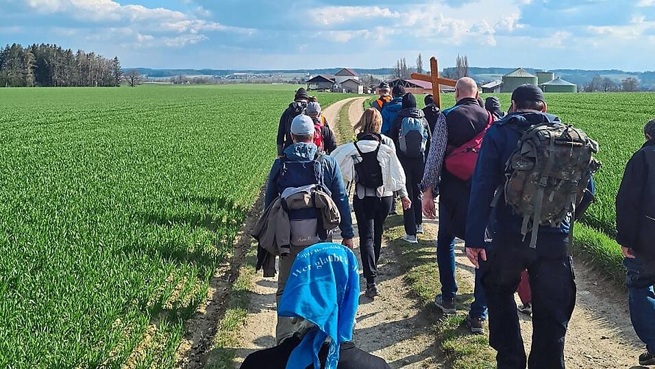 Die letzte Etappe des ersten Tages, Gangkofen ist fast schon in Sicht.