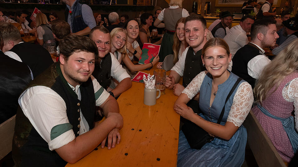 Die Partybilder vom Montag, 14. August 2023, aus dem Festzelt Krönner. Die Partybilder vom Montag, 14. August 2023, aus dem Festzelt Krönner.