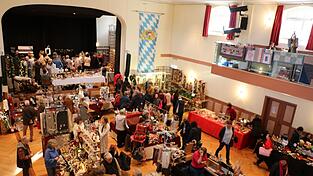 Der Künstler- und Hobbymarkt findet jedes Jahr Mitte November in der Stadthalle Viechtach statt. Der Künstler- und Hobbymarkt findet jedes Jahr Mitte November in der Stadthalle Viechtach statt.