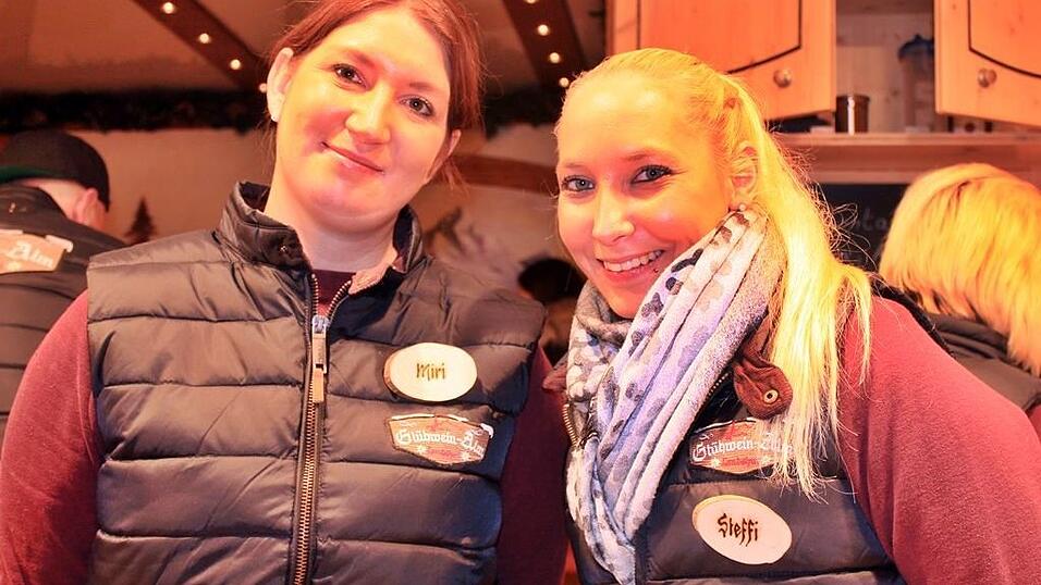 Der idyllische Christkindlmarkt in der Freyung in Landshut zählt zu den schönsten Christkindlmärkten Bayerns. Bei eisigen Temperaturen ist dort insbesondere die Glühwein-Alm natürlich heiß begehrt. Der idyllische Christkindlmarkt in der Freyung in Landshut zählt zu den schönsten Christkindlmärkten Bayerns. Bei eisigen Temperaturen ist dort insbesondere die Glühwein-Alm natürlich heiß begehrt.