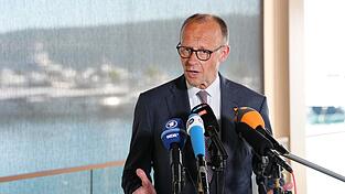 Laut Merz soll Deutschland 2035/36 erneut versuchen, einen Sitz im Sicherheitsrat zu bekommen. Laut Merz soll Deutschland 2035/36 erneut versuchen, einen Sitz im Sicherheitsrat zu bekommen.