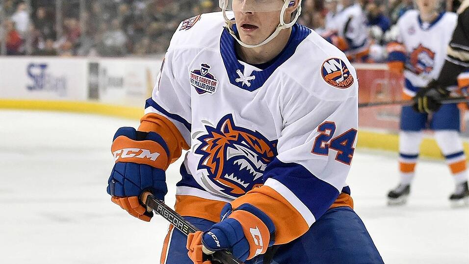 Schließt sich den Straubing Tigers an: Travis St. Denis. Schließt sich den Straubing Tigers an: Travis St. Denis.