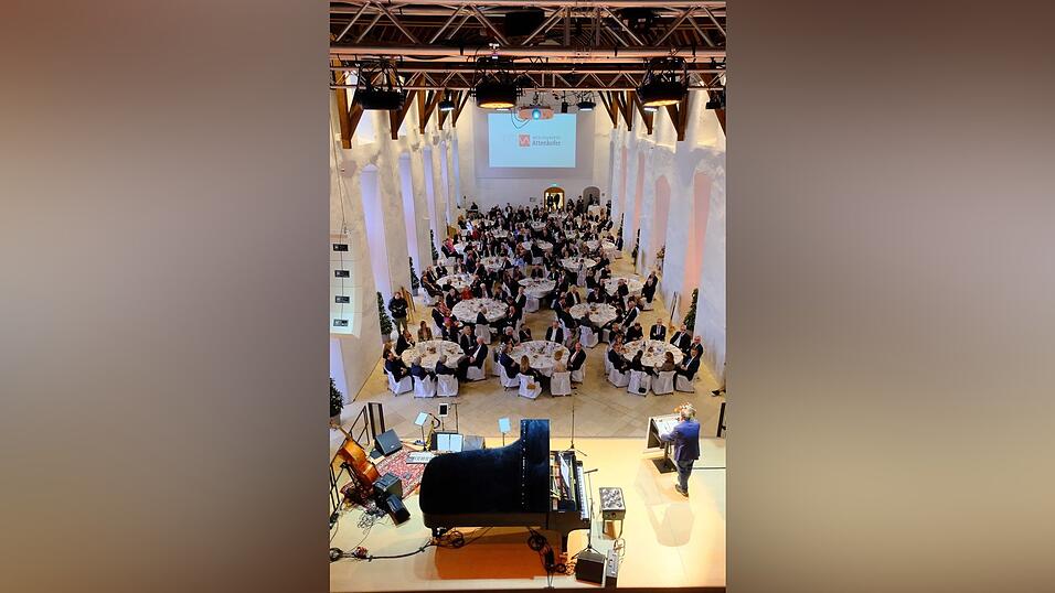 Blick in das festliche Ambiente des Rittersaals.