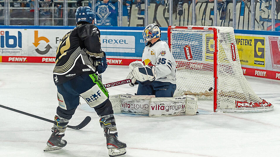 Und drin ist er! Tigers-Rekord-Scorer Mike Connolly schließt einen Zwei-auf-eins-Konter im Schlussdrittel zum 2:1-Siegtreffer im Derby gegen Red Bull München ab. Mathias Niederberger im Tor des Meisters ist chancenlos. Und drin ist er! Tigers-Rekord-Scorer Mike Connolly schließt einen Zwei-auf-eins-Konter im Schlussdrittel zum 2:1-Siegtreffer im Derby gegen Red Bull München ab. Mathias Niederberger im Tor des Meisters ist chancenlos.