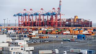 Trotz zahlreicher Probleme bleibt die deutsche Exportwirtschaft optimistisch.