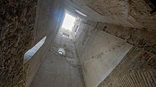 Das Augsburger Wahrzeichen Perlachturm ist derzeit hohl, nachdem die Treppen zum Besteigen des rund 70 Meter hohen Turms entfernt wurden. Das Augsburger Wahrzeichen Perlachturm ist derzeit hohl, nachdem die Treppen zum Besteigen des rund 70 Meter hohen Turms entfernt wurden.