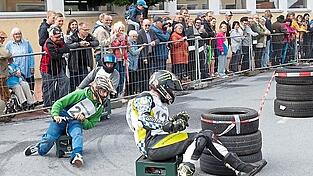 Rasante Fahrten beim Finale des Bierkistenrennens.