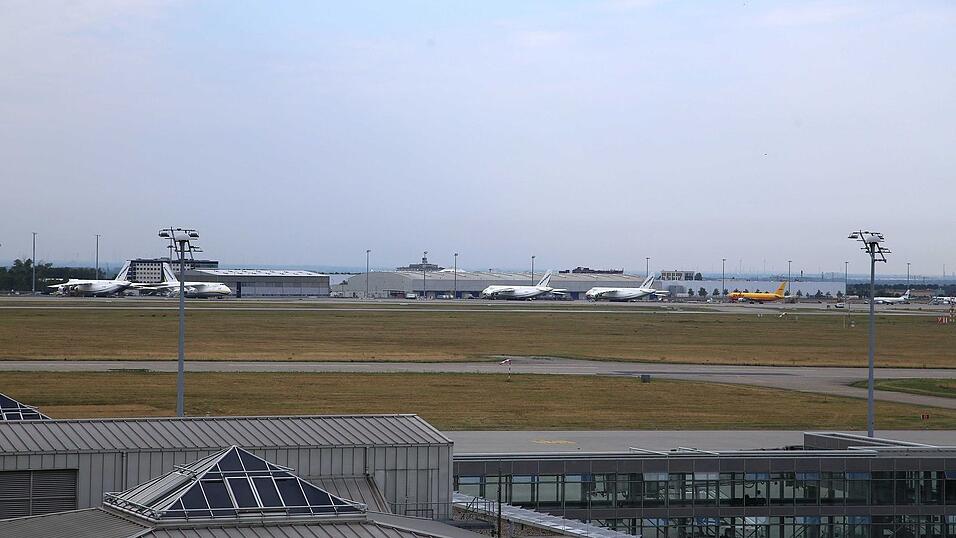 Am Flughafen Leipzig/Halle hat die Polizei eine verd&auml;chtige Drohne sichergestellt.