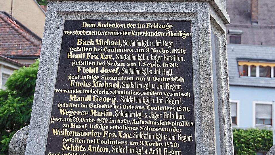 Dieses Denkmal im Zentrum der Stadt Wörth erinnert bis heute an acht Soldaten, die 1870 auf dem Schlachtfeld starben. Zwei Soldaten aus Wörth und einer aus Weihern bekamen damals die Tapferkeitsmedaille. Dieses Denkmal im Zentrum der Stadt Wörth erinnert bis heute an acht Soldaten, die 1870 auf dem Schlachtfeld starben. Zwei Soldaten aus Wörth und einer aus Weihern bekamen damals die Tapferkeitsmedaille.