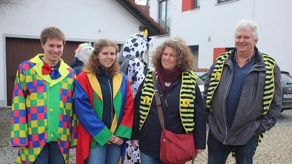 Viele Faschings-Fans haben sich am Samstag den Umzug in Langenbach angesehen. Viele Faschings-Fans haben sich am Samstag den Umzug in Langenbach angesehen.