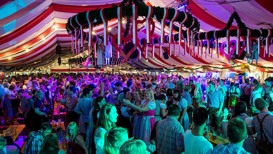 Der gro&szlig;e Festzeltvergleich - hier ein Eindruck vom Festzelt Lechner. Foto: Mathias Adam