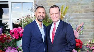 Daniel Funke und Jens Spahn sind seit 2017 verheiratet. (Archivbild) Daniel Funke und Jens Spahn sind seit 2017 verheiratet. (Archivbild)