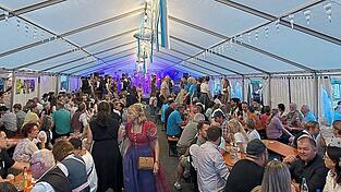 Im Festzelt war es an allen drei Tagen voll - das erste Volksfest kam gut an bei den Egglkofenern.