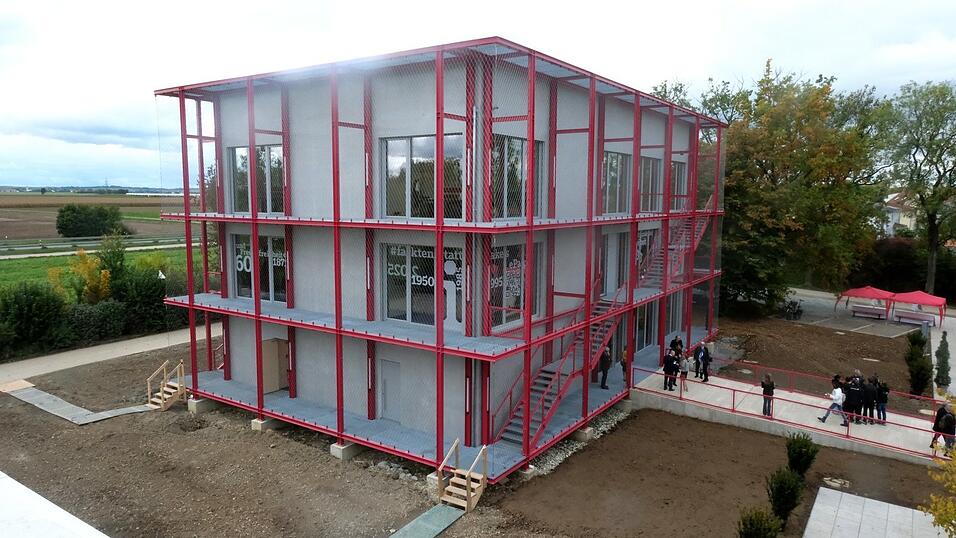 Der Blick auf die Attenkofer-Akademie. Der Blick auf die Attenkofer-Akademie.