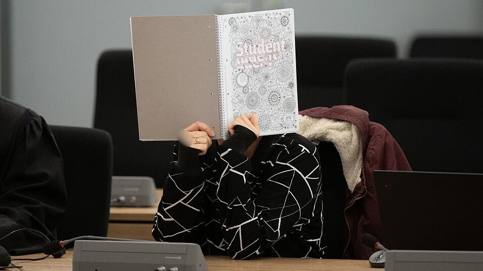 Susann E. ist wegen Unterstützung einer terroristischen Vereinigung angeklagt. Susann E. ist wegen Unterstützung einer terroristischen Vereinigung angeklagt.