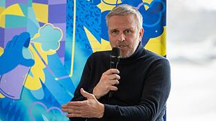 Dietmar Hamann hat kein Verständnis für die Kritik von Uli Hoeneß. (Archivbild) Dietmar Hamann hat kein Verständnis für die Kritik von Uli Hoeneß. (Archivbild)
