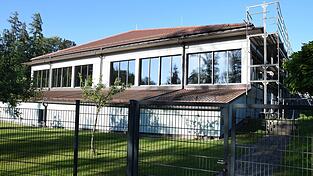 Die Dachsanierung der Doppelturnhalle Kronwinkl soll Ende Juli starten. Die Dachsanierung der Doppelturnhalle Kronwinkl soll Ende Juli starten.
