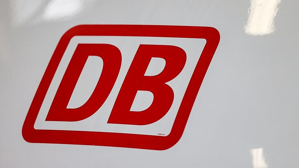 Der Zug überrollte den Einkaufswagen auf den Gleisen mit 140 km/h. (Symbolbild) Der Zug überrollte den Einkaufswagen auf den Gleisen mit 140 km/h. (Symbolbild)