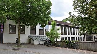 Das Verwaltungsgebäude der Bucher Schule (Foto) soll saniert oder neu gebaut werden - das erfuhr man im Gemeinderat am Montag.