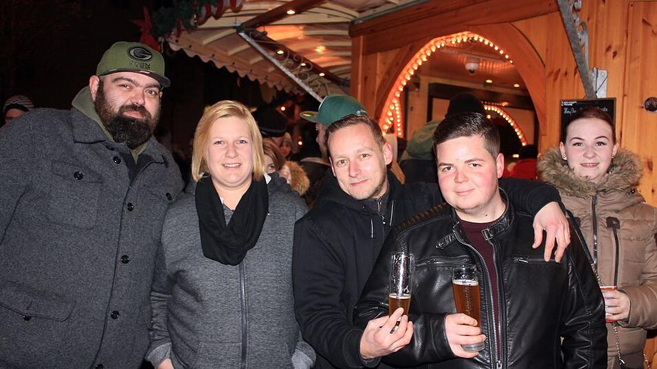 Der Christkindlmarkt und die Weihnachtspyramide geh&ouml;ren in der Adventszeit zu den beliebtesten Treffpunkten in Landshut.