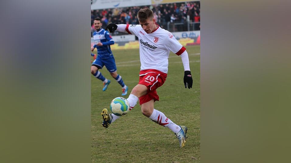 Der SSV Jahn Regensburg hat durch einen Last-Minute-Sieg gegen Rot-Wei&szlig; Erfurt drei &uuml;berlebenswichtige Punkte im Rennen um den Klassenerhalt eingefahren. (Foto: Fabian Ro&szlig;mann)
