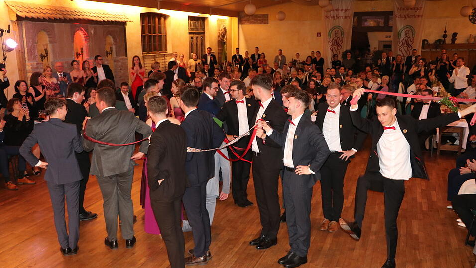 Der Krawattentanz setzte den Schlusspunkt unter eine fulminante Sch&auml;fflersaison 2026.