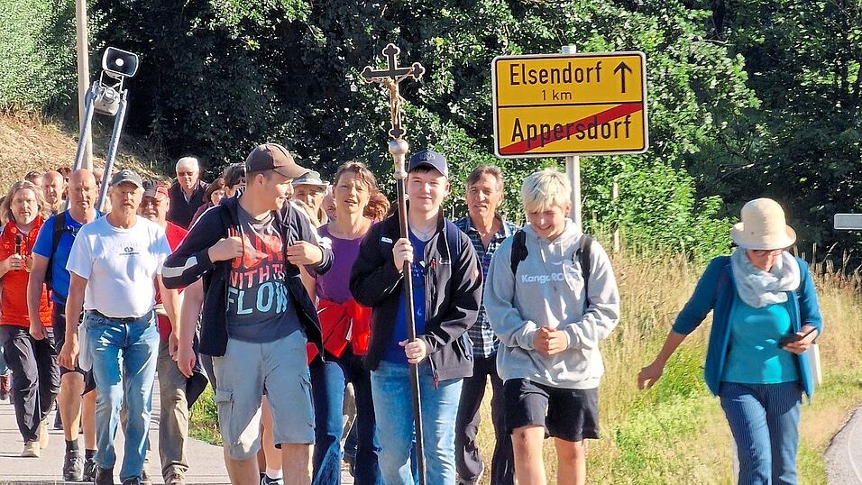 Pilger aus nah und fern kamen zum 303. Brünnlfest. Für Münchsmünster war es die 230. Wallfahrt. Pilger aus nah und fern kamen zum 303. Brünnlfest. Für Münchsmünster war es die 230. Wallfahrt.