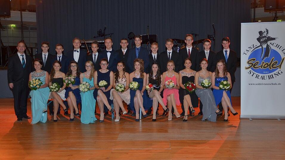 Die Bilder vom Abschlussball der Tanzschule Seidel in der Fraunhofer-Halle am 28. November. Die Bilder vom Abschlussball der Tanzschule Seidel in der Fraunhofer-Halle am 28. November.