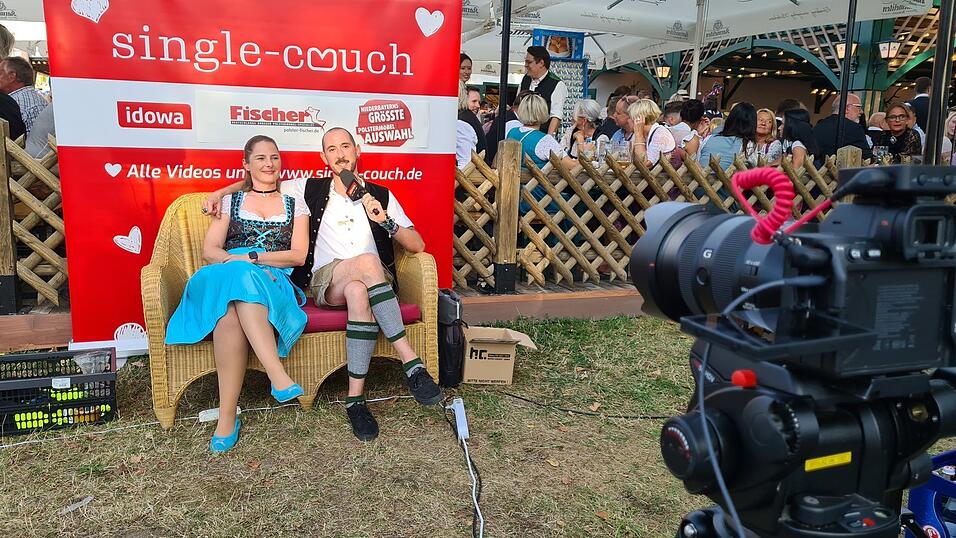 Langweilig wird es bei uns auf der Couch nie – dafür sorgen die sympathischen Gäste und die Moderatoren, die natürlich auch ihren Spaß haben.