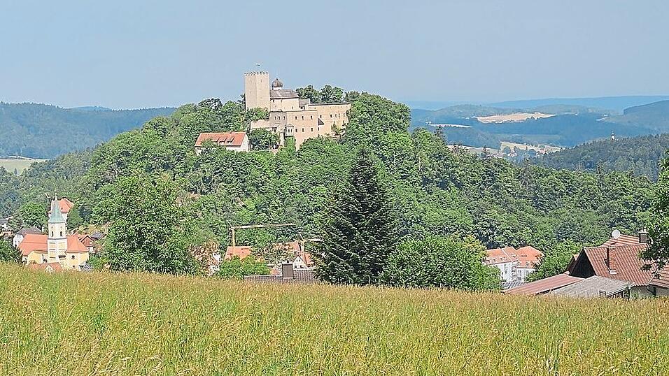Der Ausblick auf die Burg Falkenstein.
