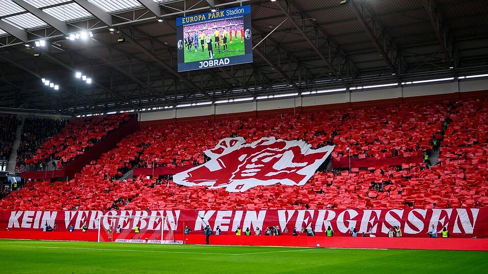 Die SC-Fans erinnern an die Schrecken der Nazi-Herrschaft.