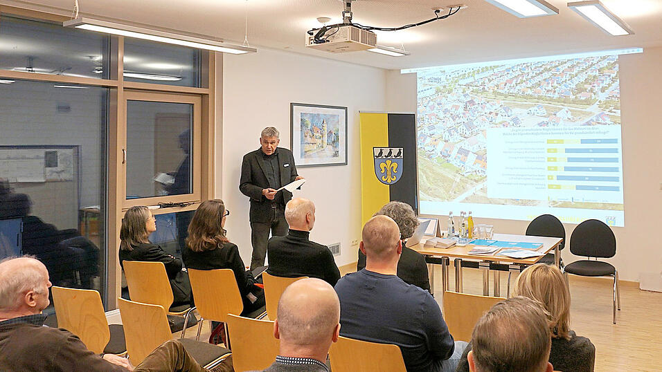 Jan Weber-Ebnet referierte beim Bautag der Gemeinde Wiesent. Jan Weber-Ebnet referierte beim Bautag der Gemeinde Wiesent.