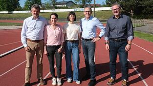 FTSV-Vorsitzender Helmut Weigl, Inge Hamersky, Gesch&auml;ftsf&uuml;hrerin FTSV, Susanna Boxberger, stellvertretende Vorsitzende des Radsport Clubs, J&uuml;rgen Hagenbuch, Vorsitzender der Hilfsgemeinschaft der Dialysepatienten und Transplantierten, und Markus Schuirer, Vorsitzender des Schwimmvereins (v. l.), stellten das sportliche Programm der Deutschen Meisterschaften ausf&uuml;hrlich vor.