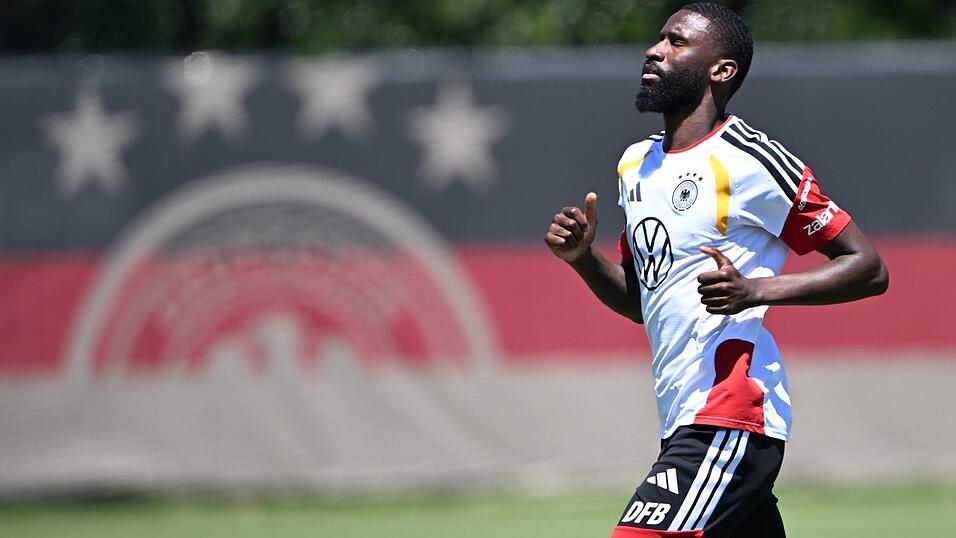 Rüdiger rückt nun in die Startelf der Nationalmannschaft. Rüdiger rückt nun in die Startelf der Nationalmannschaft.