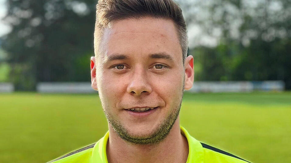 Ein Spiel, 70 Minuten, zwölf Tore: Die unglaubliche Bilanz des Haselbacher Stürmers Daniel Gierl. Ein Spiel, 70 Minuten, zwölf Tore: Die unglaubliche Bilanz des Haselbacher Stürmers Daniel Gierl.