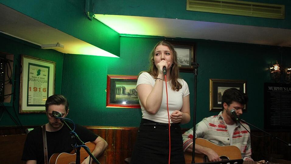Im Irish Pub in Landshut spielte am Freitag die Band Kleine Terz. Im Irish Pub in Landshut spielte am Freitag die Band Kleine Terz.