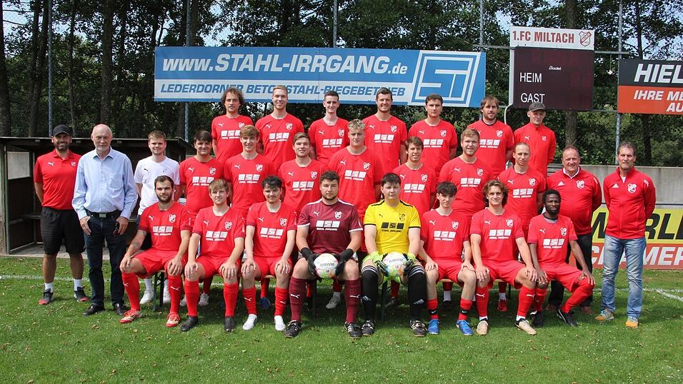 Das neue Mannschaftsfoto ist gemacht, in wenigen Tagen beginnt die Kreisliga-Saison f&uuml;r den 1. FC Miltach.