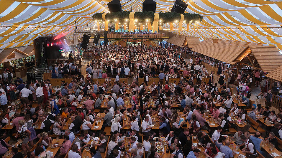 Die Partybilder vom Mittwoch, 16. August 2023, aus dem Festzelt Nothaft. Die Partybilder vom Mittwoch, 16. August 2023, aus dem Festzelt Nothaft.