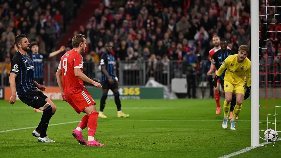 Harry Kane (M) erzielt das 2:0.