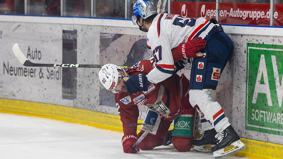 Die Eisb&auml;ren Regensburg (rote Trikots) haben am Sonntag zur&uuml;ckgebissen und die DEL2-Finalserie gegen die Kassel Huskies auf 1:1 ausgeglichen.