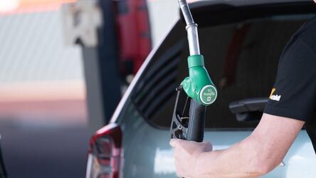 Der Diesel hat an den Tankstelleln bereits die Zwei-Euro-Marke &uuml;bersprungen.